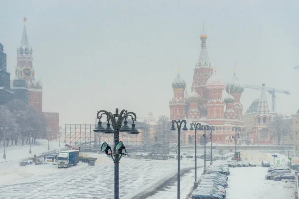 Tormenta Nieve Moscú Invierno Vista Del Kremlin Catedral Basilio —  Fotos de Stock