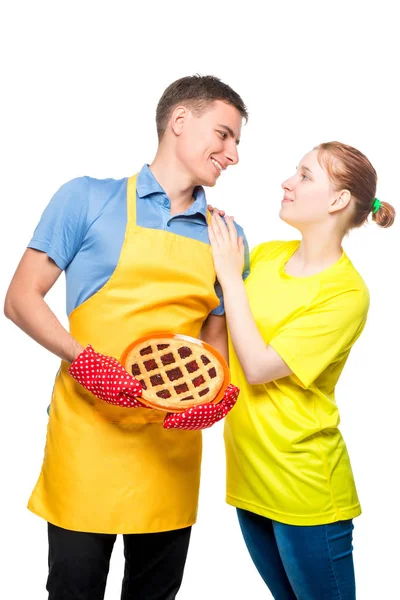 Portrait Homme Dans Tablier Avec Une Tarte Femme Bien Aimée — Photo