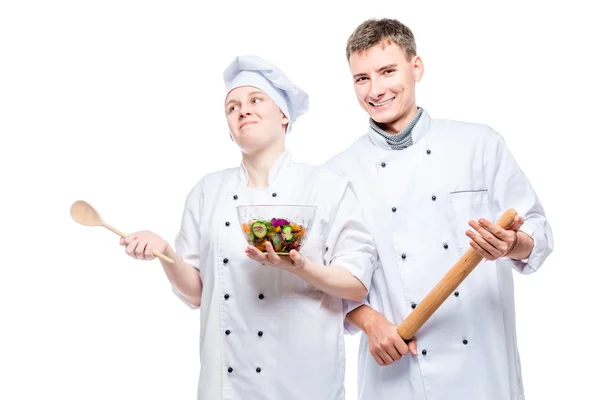 Jóvenes Chefs Profesionales Emocionales Con Plato Sobre Fondo Blanco — Foto de Stock