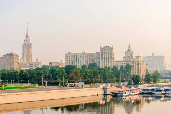 Vergnügungsboote Auf Dem Fluss Moskau Morgengrauen — Stockfoto