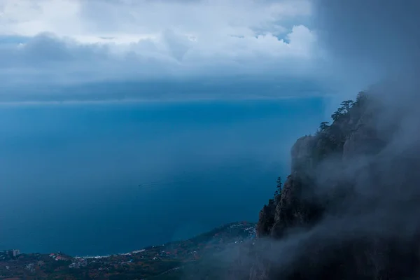 Beautiful View Cliff Clouds Sea Shore — Stock Photo, Image