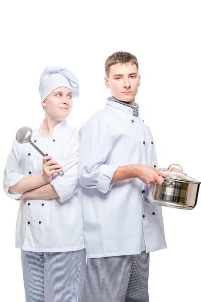 Cocina en trajes con una sartén y un cucharón posando sobre un fondo blanco —  Fotos de Stock