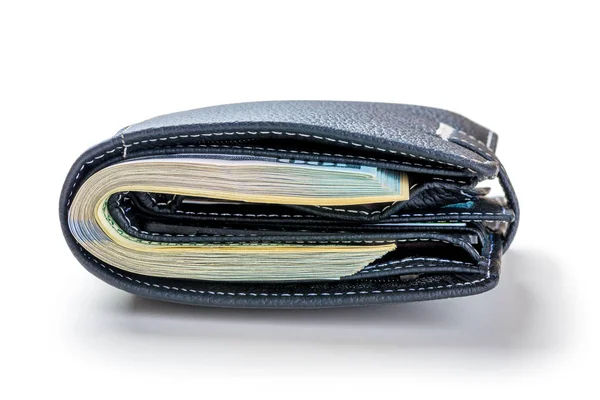 Strak verpakt portemonnee met 100 dollar biljetten op een witte achtergrond — Stockfoto
