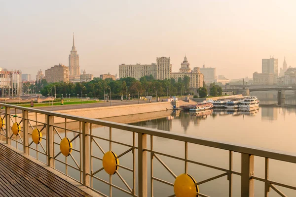 Vue de la rue Moscou à l'aube paysage teinté — Photo