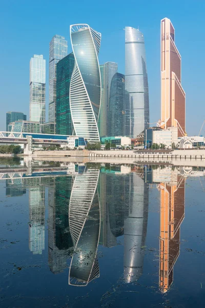 Vertical landscape Moscow City skyscrapers by the river water — Stock Photo, Image