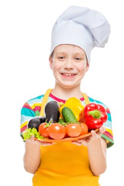malzemelerin bir tabak ile bir kap içinde çocuk aşçı - sağlıklı vegetabl