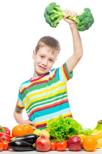 Sportowiec i hantle z brokułów, portret chłopca z veg — Zdjęcie stockowe
