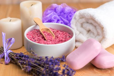 spa tedavileri ve gevşeme yakın çekim için lavanta kozmetik