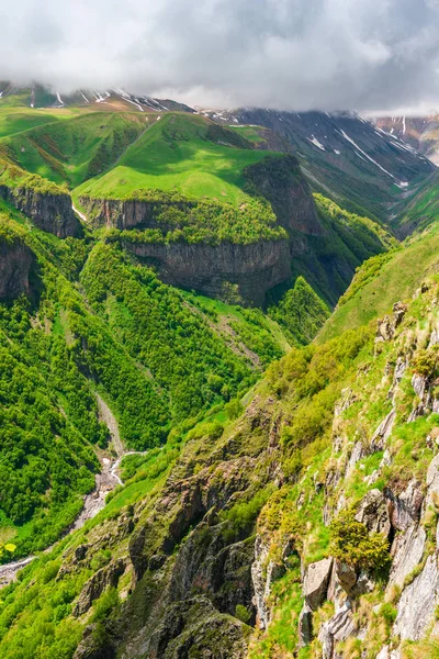 Vista superior del pintoresco paisaje verde del Moun del Cáucaso — Foto de Stock