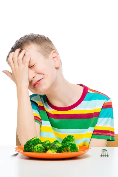 Sad boy does not want to eat broccoli, a portrait with a plate o — Stock Photo, Image