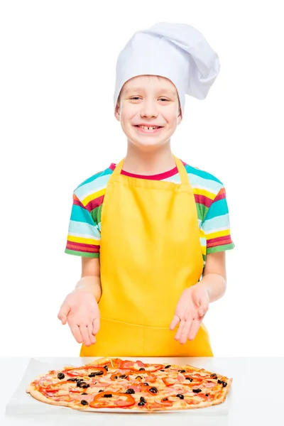 Niño cocinero preparado pizza de ingredientes naturales, retrato en st —  Fotos de Stock