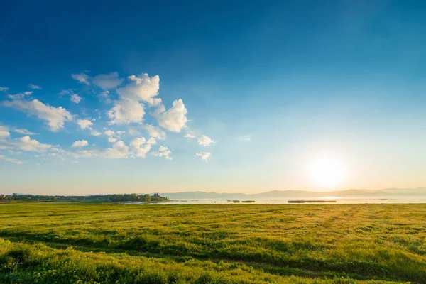 Morning, in the frame field and Lake Sevan, a picturesque landsc — Stock Photo, Image