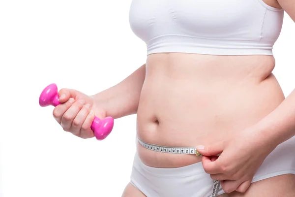 Mujer gorda con pesas y centímetro listo para la pérdida de peso co —  Fotos de Stock