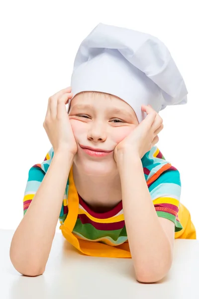 Triste cozinheiro 10 anos de idade em chapéu posando no fundo branco — Fotografia de Stock