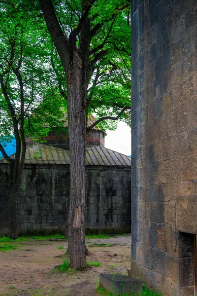 Dziedziniec i terytorium klasztoru Sanahin w zbroi — Zdjęcie stockowe