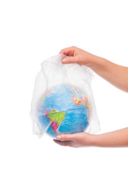 Dünya 'yı plastik bir torbadan kurtarmak, gezegenin kirlenmesi kavramı.