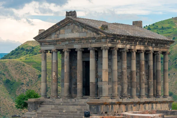 Hermoso Templo Famoso Garni Las Montañas Armenia Hito Del País —  Fotos de Stock