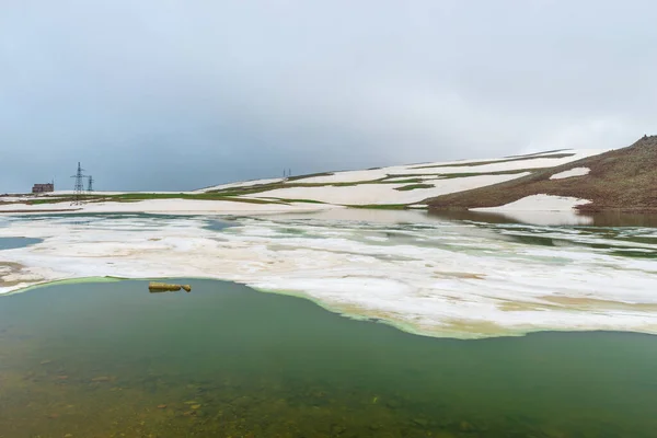 Kari See Den Bergen Armeniens Juni Mit Schnee Bedeckt — Stockfoto