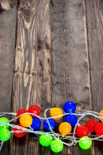 Objetos Natal Guirlanda Com Bolas Coloridas Chão Madeira Close — Fotografia de Stock