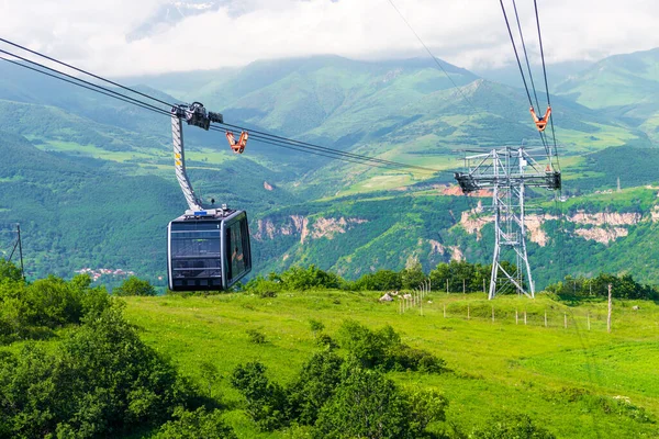 Cableway Vista Cabine Contra Pano Fundo Das Pitorescas Montanhas Armênia — Fotografia de Stock