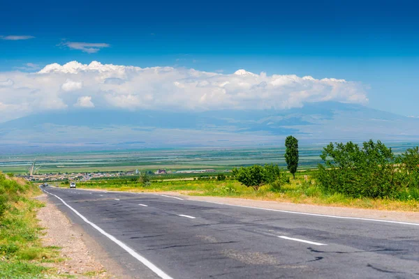 Autoroute Champs Ararat Derrière Les Nuages Paysage Erevan — Photo