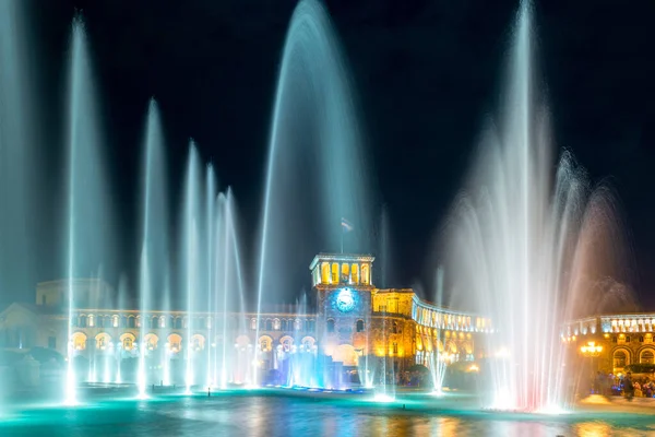Light Water Show Front National Art Gallery Republic Square Evening — Stock Photo, Image