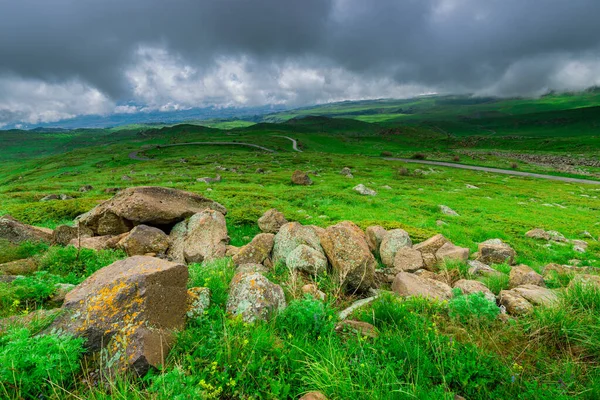 Paisagem Verão Nas Montanhas Geórgia Nuvens Chuva Sobre Colinas Verdes — Fotografia de Stock