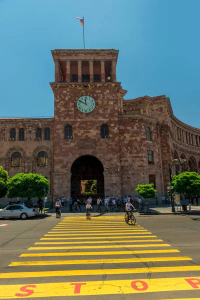 Paraguas Abierto Caña Color Naranja Sobre Fondo Blanco — Foto de Stock