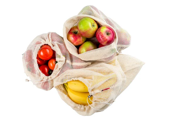 Vista Superior Tomates Plátano Manzanas Bolsas Malla Ecológicas Aisladas Concepto —  Fotos de Stock