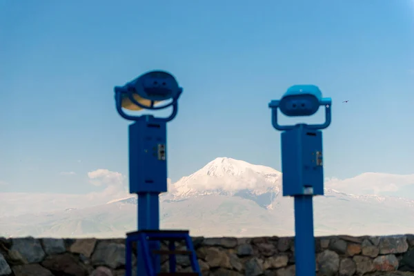 Zwei Ferngläser Auf Dem Hintergrund Des Berges Ararat Armenien — Stockfoto