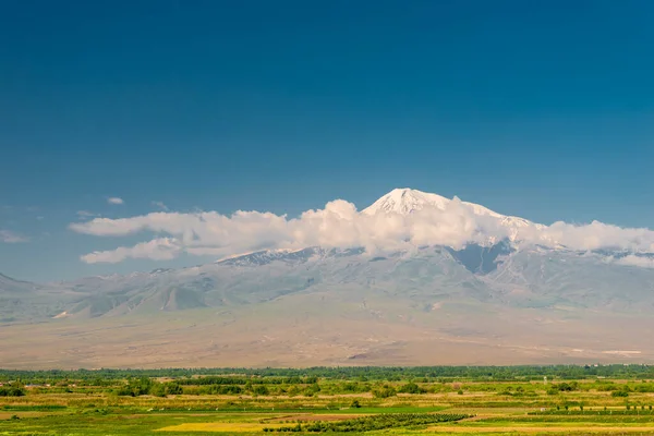 Wielki Ararat Chmurami Słoneczny Letni Dzień Krajobraz Armenii — Zdjęcie stockowe