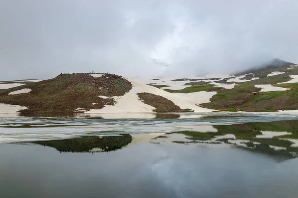 Picturesque Alpine Lake Kari Mountains Armenia Summer — Stock Photo, Image