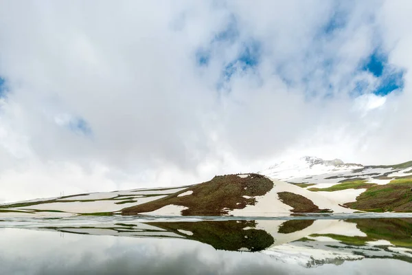 View Frozen Picturesque Lake Kari High Mountains Armenia Summer — Stock Photo, Image