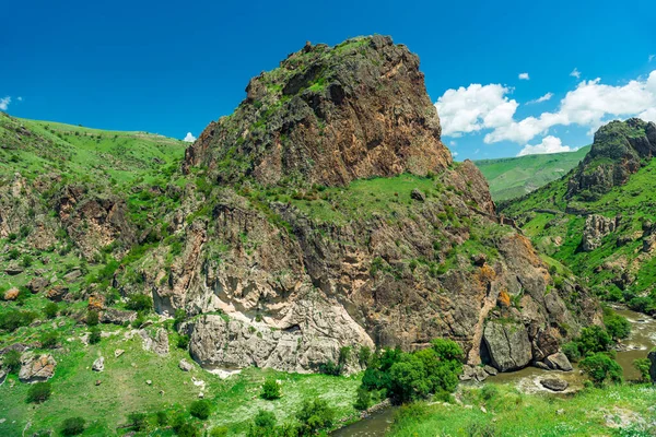 Pintoresco Cañón Con Río Las Hermosas Montañas Georgia Soleado Paisaje —  Fotos de Stock