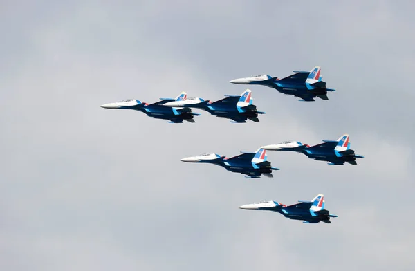 Avion Combat Aerobatics Dans Ciel Dessus Yaroslavl Jour Été Juin — Photo