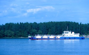 Volga Nehri yakınında Yaroslavl gemide. Sığınak gemisi. Volga Nehri set görüntülemek