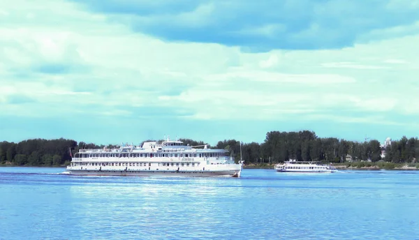 Navios Grandes Pequenos Rio Volga Perto Cuspo Yaroslavl Vista Aterro — Fotografia de Stock