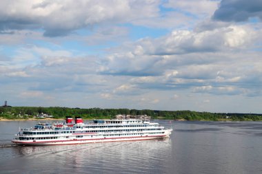 Yolcu gemisinde Volga Nehri yakınında Yaroslavl şehir Volga çıkabilir