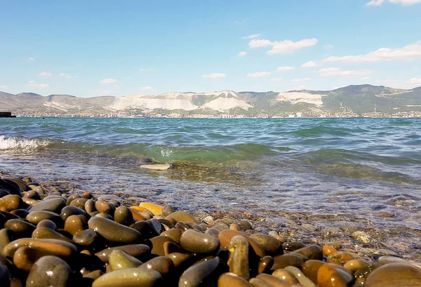 Hjälte Staden Novorossijsk Tsemess Bay Sujuk Spott Glänsande Småsten Stranden — Stockfoto