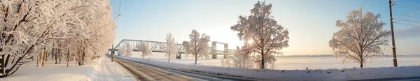Arkhangelsk Día Invierno Soleado Enero Puente Ferroviario Sobre Río Dvina —  Fotos de Stock