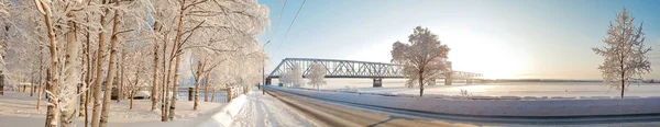 Arkhangelsk Día Invierno Soleado Enero Puente Ferroviario Sobre Río Dvina —  Fotos de Stock