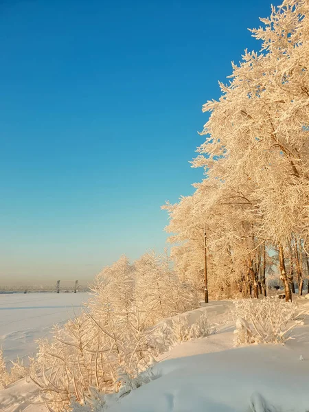 Arkhangelsk Día Invierno Soleado Enero Puente Ferroviario Sobre Río Dvina —  Fotos de Stock