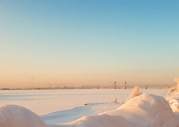 Arkhangelsk Dia Inverno Ensolarado Janeiro Ponte Ferroviária Sobre Rio Dvina — Fotografia de Stock