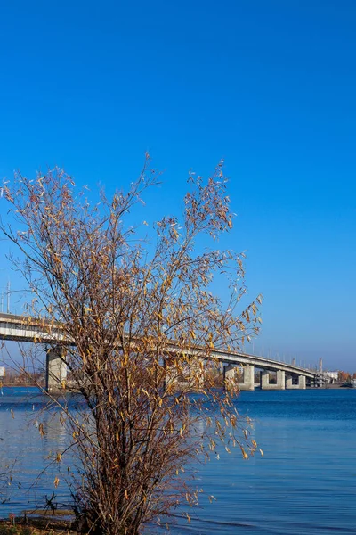Autumn day in Arkhangelsk. View of the river Northern Dvina and — Stock Image Autumn day in Arkhangelsk. View of the river Northern Dvina and Stock Image