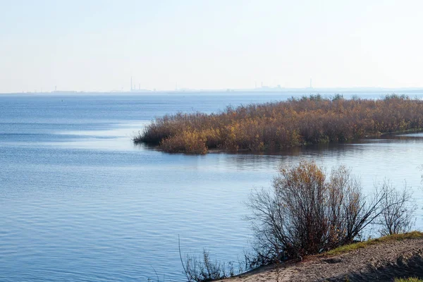 Autumn day in Arkhangelsk. View of the river Northern Dvina and — Stock Image Autumn day in Arkhangelsk. View of the river Northern Dvina and Stock Picture