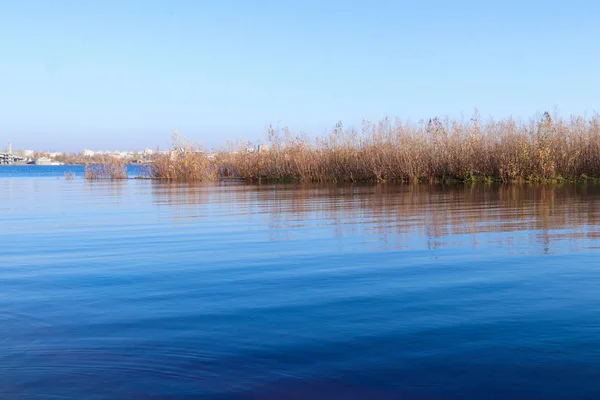 Autumn day in Arkhangelsk. Island Krasnoflotsky. the reflection — Stock Image Autumn day in Arkhangelsk. Island Krasnoflotsky. the reflection Stock Picture