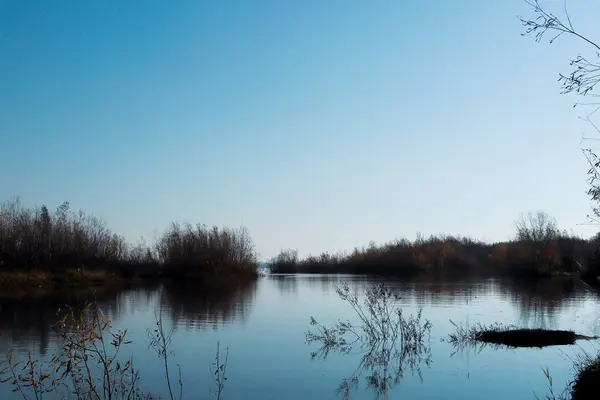 Autumn day in Arkhangelsk. Island Krasnoflotsky. the reflection — Stock Image Autumn day in Arkhangelsk. Island Krasnoflotsky. the reflection Stock Picture