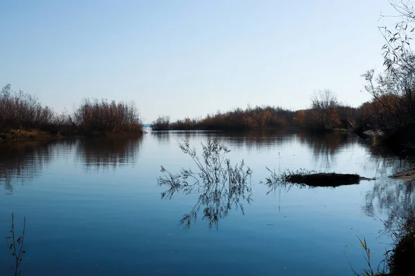 Autumn day in Arkhangelsk. Island Krasnoflotsky. the reflection — Stock Image Autumn day in Arkhangelsk. Island Krasnoflotsky. the reflection Stock Picture