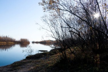 Arkhangelsk 'de sonbahar günü. Nehir kuzey Dvina görünümü ve 