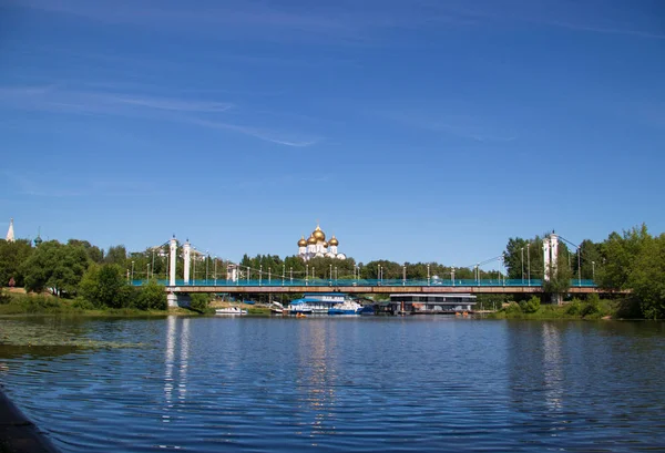 Yaroslavl; Görünüm tarafındaki Kotoroslnaya set of 